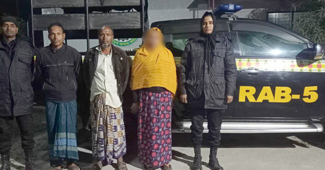 চাঁপাইনবাবগঞ্জে ৩ প্রতারক আটক 