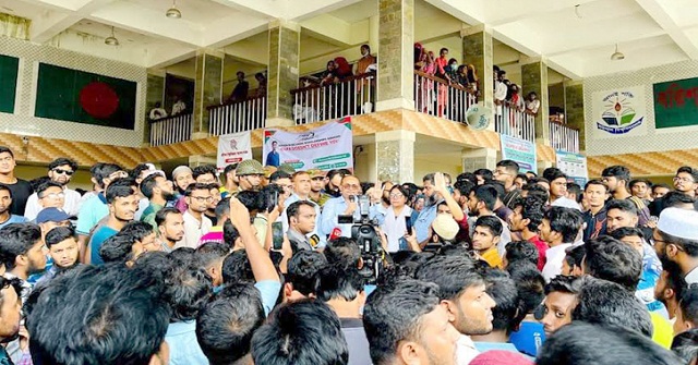 বাসচাপায় মিম নিহতের ঘটনায় ক্ষতিপূরণের দাবি ববি শিক্ষার্থীদের