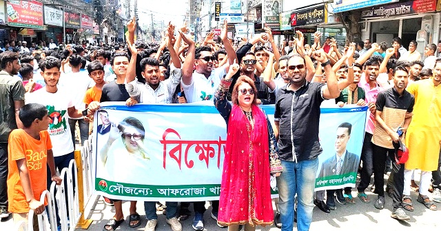 বরিশালে বিএনপি নেত্রী নাসরিনের নেতৃত্বে বিক্ষোভ মিছিল