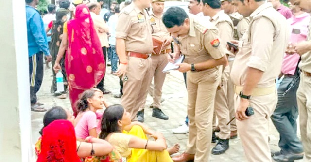 সৎসঙ্গে ভাষণ দিচ্ছিলেন ভোলে বাবা, পদদলনে নিহত বেড়ে ১০৭