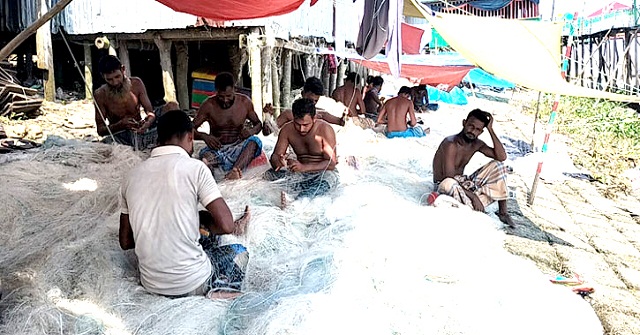 ইলিশ ধরা বন্ধ, এখনও চাল পাননি ভোলার বেশিরভাগ জেলে