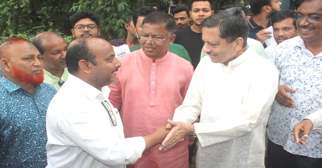 নৌকার প্রার্থী খোকন সেরনিয়াবাতের গণসংযোগ