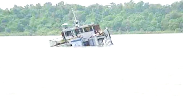 নদীতে ডুবে গেলো সিমেন্ট বোঝাই কার্গো জাহাজ