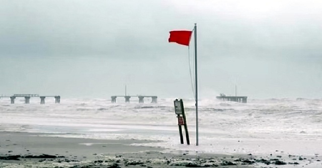  প্রাইভেটকারে ট্রেনের ধাক্কা, প্রাণ গেলো ৩ যাত্রীর