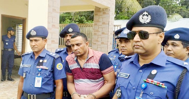 গৌরনদীতে শীর্ষ মাদক কারবারি গ্রেপ্তার