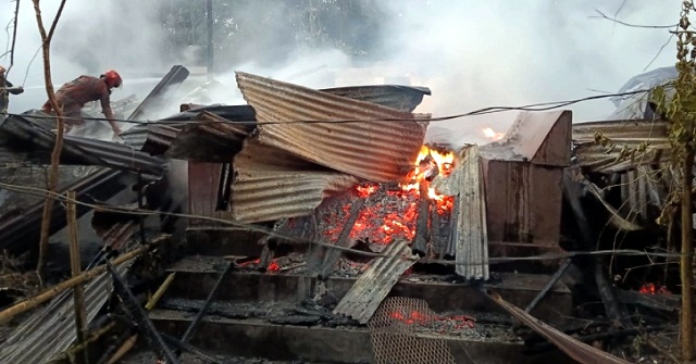 ঝালকাঠিতে আগুনে ভস্মীভূত ৬ বসতঘর