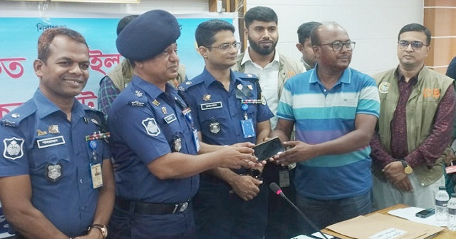 বরিশালে হা‌রিয়ে যাওয়া ৪১ মোবাইল ফোন উদ্ধার