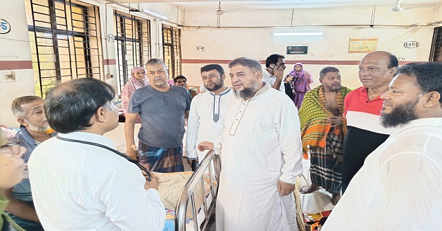 বরিশাল জেনারেল হাসপাতাল পরিদর্শন করলেন মুয়াযযম হোসাইন হেলাল