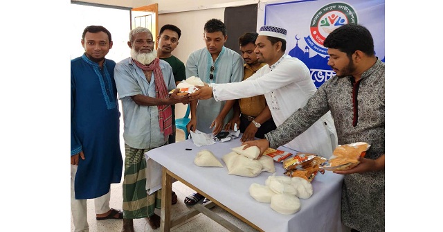 বাবুগঞ্জের চার শতাধিক পরিবারের সাথে জাগ্রত মানুষ ফাউন্ডেশনের  ঈদ শুভেচ্ছা  