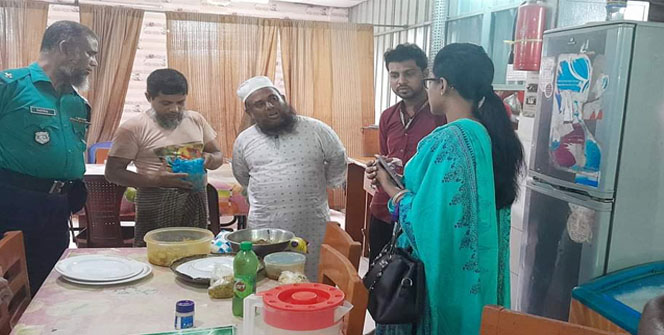 বরিশাল ইসলামী ব্যাংক হাসপাতালের ক্যান্টিনে অস্বাস্থ্যকর খাবার