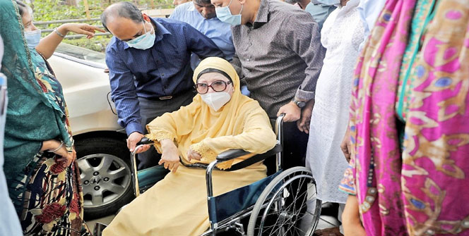 খালেদা জিয়াকে ৪৮ ঘণ্টার পর্যবেক্ষণে রাখা হয়েছে