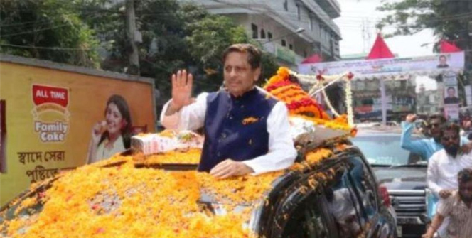 ফুলে ফুলে সিক্ত নবনির্বাচিত মেয়র খোকন সেরনিয়াবাত নগরবাসীর স্বপ্ন পূরণের প্রতিশ্রুতি