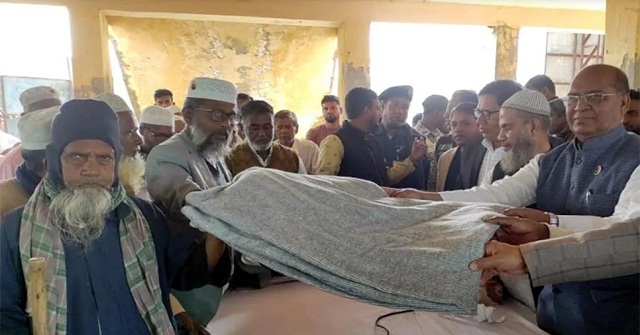 কলাপাড়ায় হতদরিদ্রদের মাঝে শীতবস্ত্র বিতরণ
