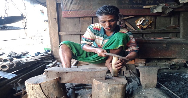 অস্তিত্ব সংকটে ভুগছে কামার শিল্প