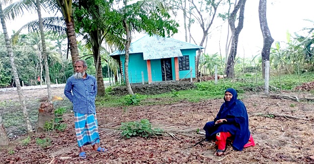 নাজিরপুরে প্রতিবন্ধীর জায়গা দখল করে ভবন নির্মাণের অভিযোগ