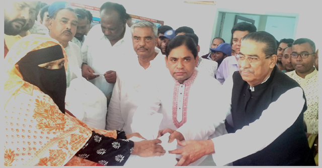  আবুল হাসানাত আব্দুল্লাহর নিজস্ব অর্থায়নের ইফতার সামগ্রী বিতরণ
