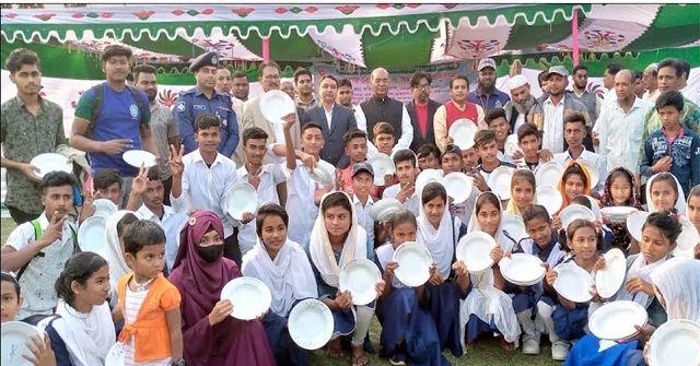 কলাপাড়ায় শিক্ষার্থীদের মাঝে পুরস্কার বিতরণ