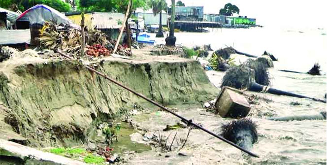 ভাঙছে সৈকত, সৌন্দর্য হারাচ্ছে কুয়াকাটা