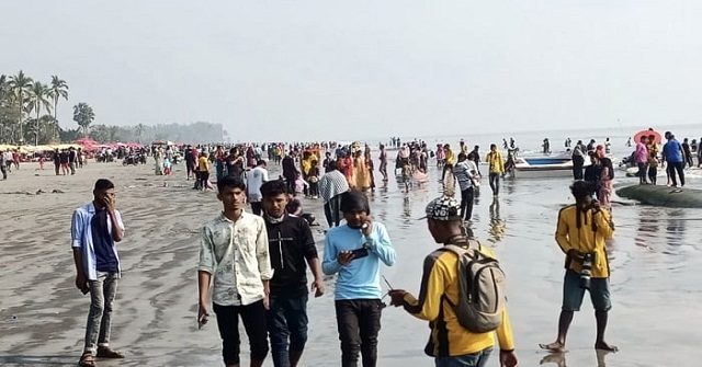 কুয়াকাটায় খাবারের মান ও হোটেল ভাড়া নিয়ে পর্যটকদের অসন্তোষ