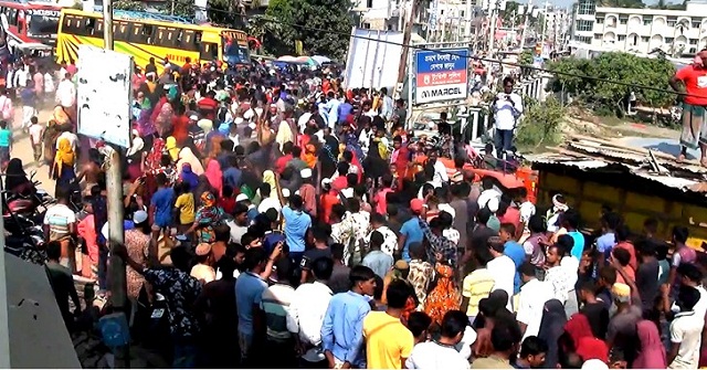 কুয়াকাটায় উচ্ছেদের প্রতিবাদে চার শতাধিক পরিবারের সড়ক অবরোধ 