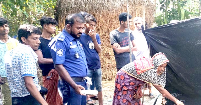  সাপের কামড়ের পর অ্যাম্বুলেন্স থেকে নেমে ওঝার কাছে, নারীর মৃত্যু