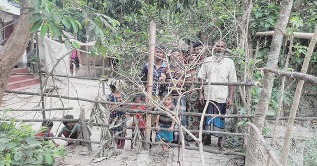 দুমকিতে অবরুদ্ধ ৪ পরিবার, ঈদ আনন্দ অনিশ্চয়তায়