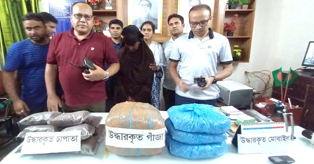 কুরিয়ার সার্ভিসে চা পাতার সঙ্গে ৮ কেজি গাঁজা