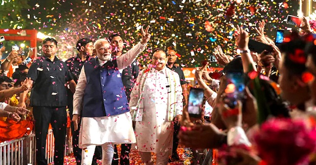 পদত্যাগ করলেন মোদী, শপথ নিতে পারেন শনিবার