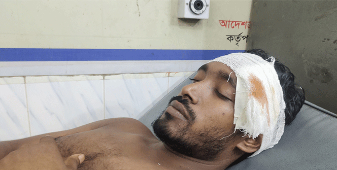 স্বেচ্ছাসেবক লীগ নেতার জুয়া খেলার প্রতিবাদ করায় হামলা  