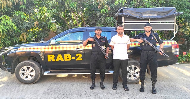 আলোচিত সেই ২১০ পদের চায়ের দোকানে অভিযান