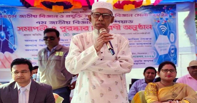 পুরস্কার বিতরণের মধ্য দিয়ে শেষ হলো মঠবাড়িয়ায় দু‘দিন ব্যাপী বিজ্ঞান মেলা