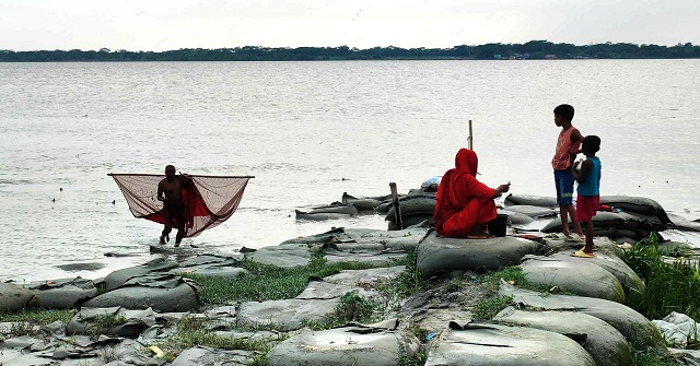 রেনু পোনা ধরায় ধ্বংস হচ্ছে বহুপ্রজাতির মাছের পোনা!