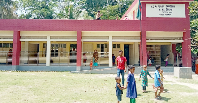 বরাদ্দের টাকা নয়-ছয়, প্রধান শিক্ষককে শোকজ