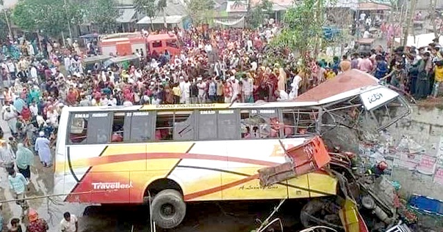 প্রধানমন্ত্রীর ঈদ উপহার বিতরণ করলেন পঙ্কজ নাথ