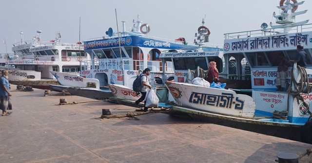 বরিশালে বাস-লঞ্চ চলাচল স্বাভাবিক : যাত্রী ছিল কম
