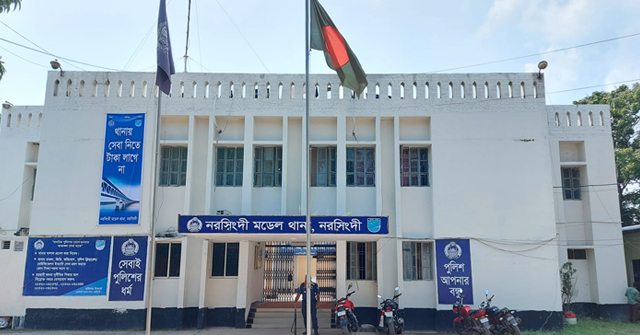 ছিনতাই করতে গিয়ে সাবেক ছাত্রলীগ নেতাসহ গ্রেফতার ৪