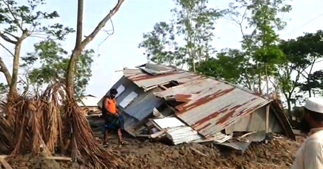 কালবৈশাখী ঝড়ে ঘরবাড়ি বিধ্বস্ত, বিদুৎহীন কুয়াকাটা