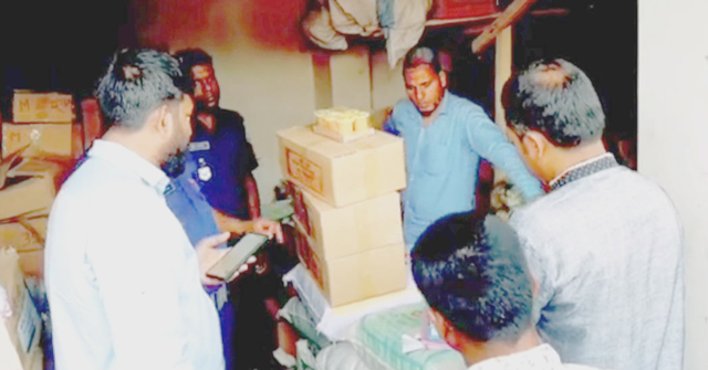 মঠবাড়িয়ায় মেয়াদোত্তীর্ণ পণ্য বিক্রি, ব্যবসায়ীকে জরিমানা