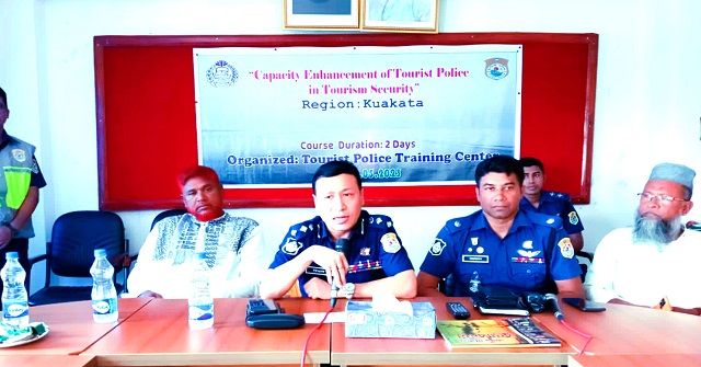 পিরোজপুরে হতদরিদ্রদের মাঝে আর্থিক উপহার বিতরণ