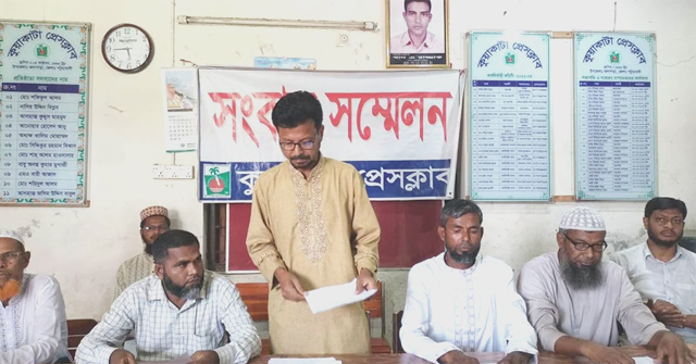 মেয়রের বিরুদ্ধে জোরপূর্বক দেয়াল ঘুরিয়ে দেওয়ার অভিযোগ