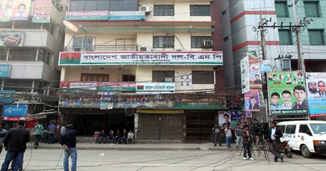 নয়াপল্টন: রাস্তা ছেড়েছে পুলিশ, দখলে চাইছে বিএনপি