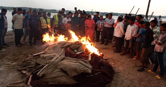 লাখ টাকা মূল্যের মশারী জালসহ ট্রলার জব্দ 