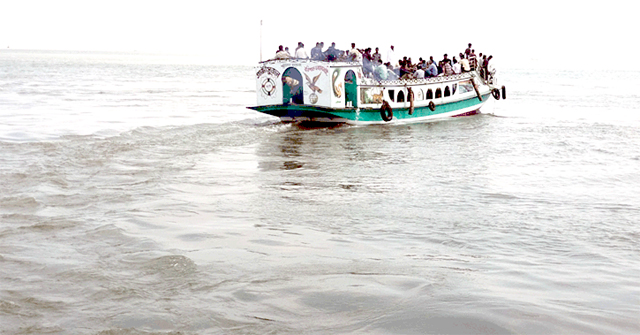 ভোলা-লক্ষ্মীপুর রুটে ঝুঁকিপূর্ণ যাতায়াত, দুর্ঘটনার শঙ্কা
