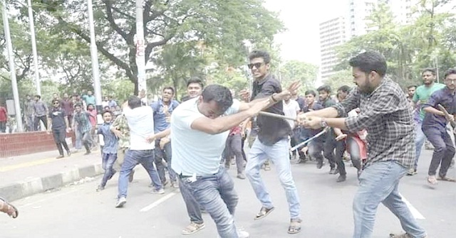 চলছে ধাওয়া-পাল্টা ধাওয়া, থমথমে ঢাবি ক্যাম্পাস