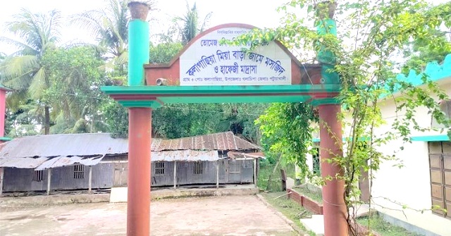 মসজিদ-মাদরাসা করলেও ডুপ্লেক্স বাড়ির কাজ শেষ করেননি পিএসসির জাফর