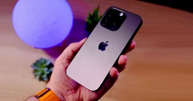 কমছে আইফোনের চাহিদা 