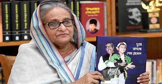 জাতির জনকের প্রতিকৃতিতে প্রধানমন্ত্রীর শ্রদ্ধা