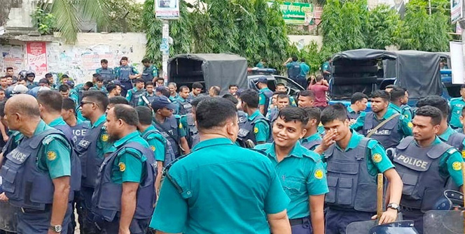 ঘোষণা দিয়ে মাঠে নেই বিএনপি, সতর্ক অবস্থায় পুলিশ 