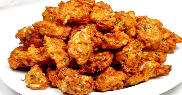 বিকেলের নাশতায় মচমচে বাঁধাকপির পাকোড়া