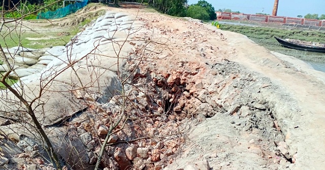 কলাপাড়ায় অকেজো অর্ধশত স্লুইসগেট